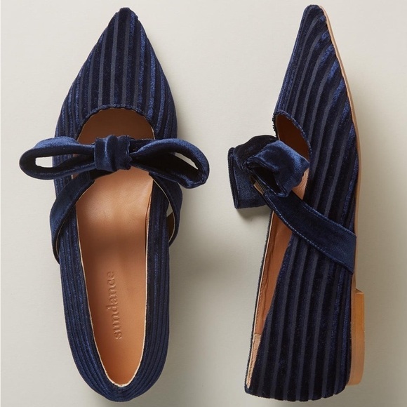 Sundance Valeria Blue Velvet Bow Point Toe Flats; size 37 - Picture 3 of 5